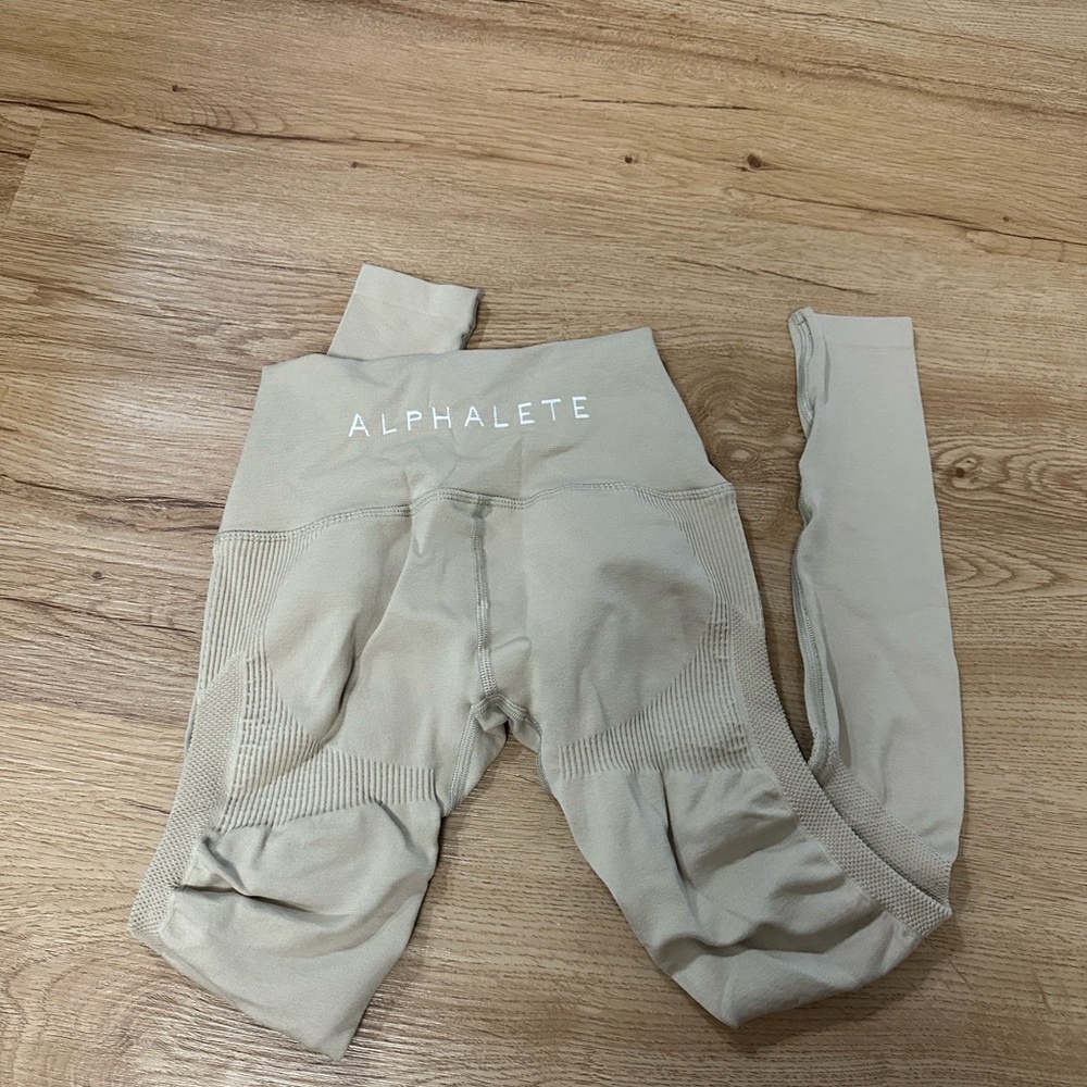 Alphalete aero leggings NWT taupe